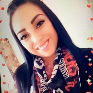 Meet your Posher, Lenora